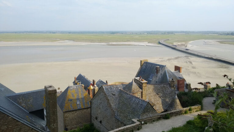 Aussicht von Mont-Saint-Michel auf das Festland