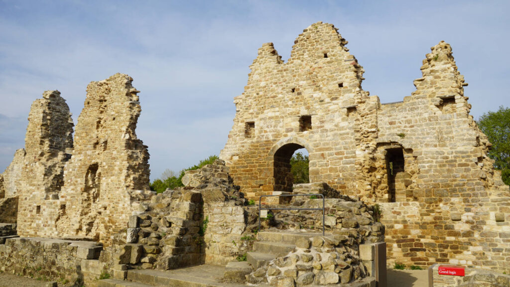 Reste einer Mauer der Schlossruine Château du Guildo