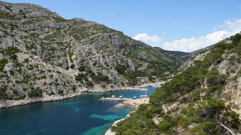 fjordartige Felsbuchten mit azurblauem Meer, Nationalpark Calanques