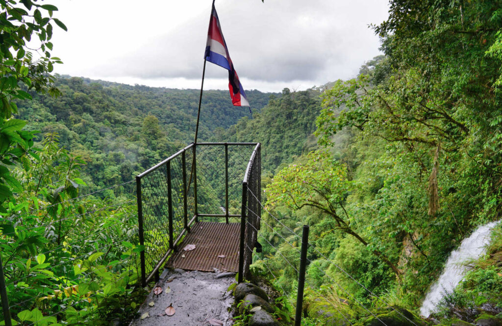 Aussichtsplattform am Pozo Azul, Costa Rica