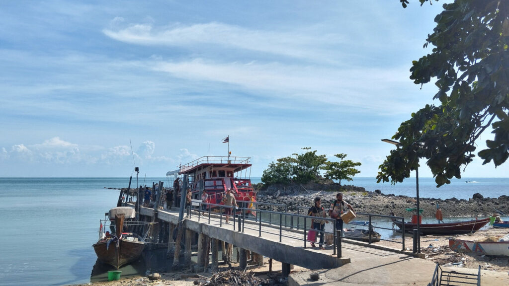 Aow Song Pier auf der Insel Ko Phaluai