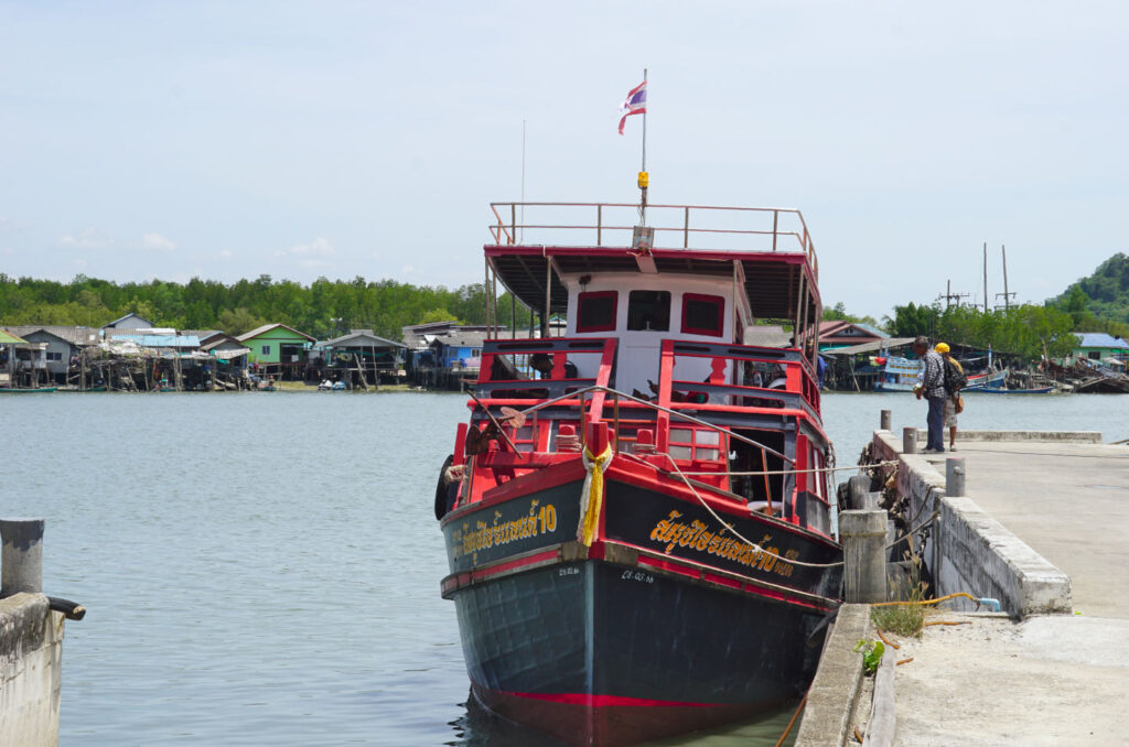 Transport- und Passagierschiff zur Insel Ko Phaluai, Thailand