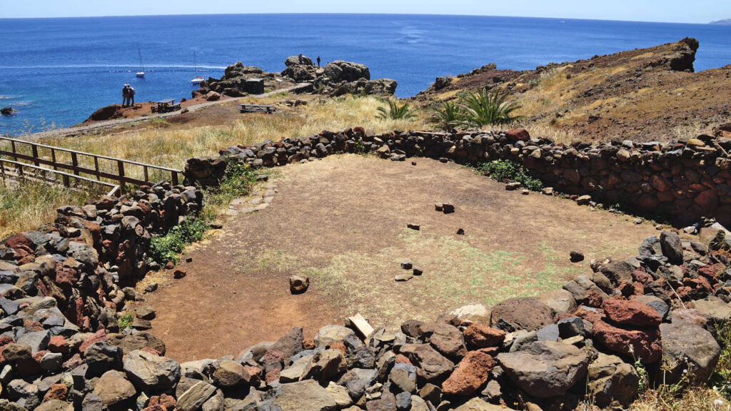 Camping auf Madeira, schattenloser Trekkingplatz auf der Halbinsel São Lourenço